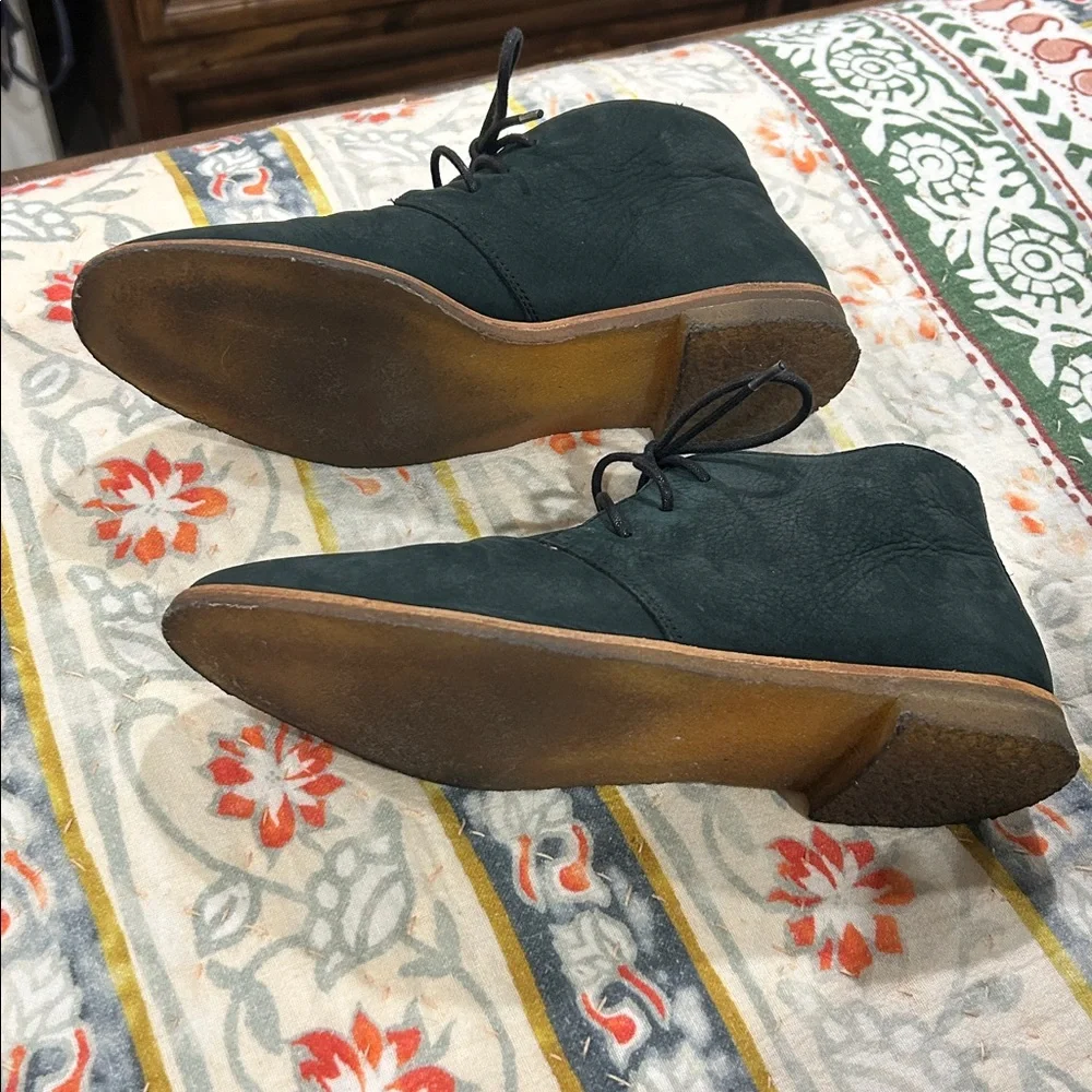 Clarks Boots Womens Size 7.5M Black Nubuck Leather Chukka Ankle Short Crepe Sole - Picture 4 of 4